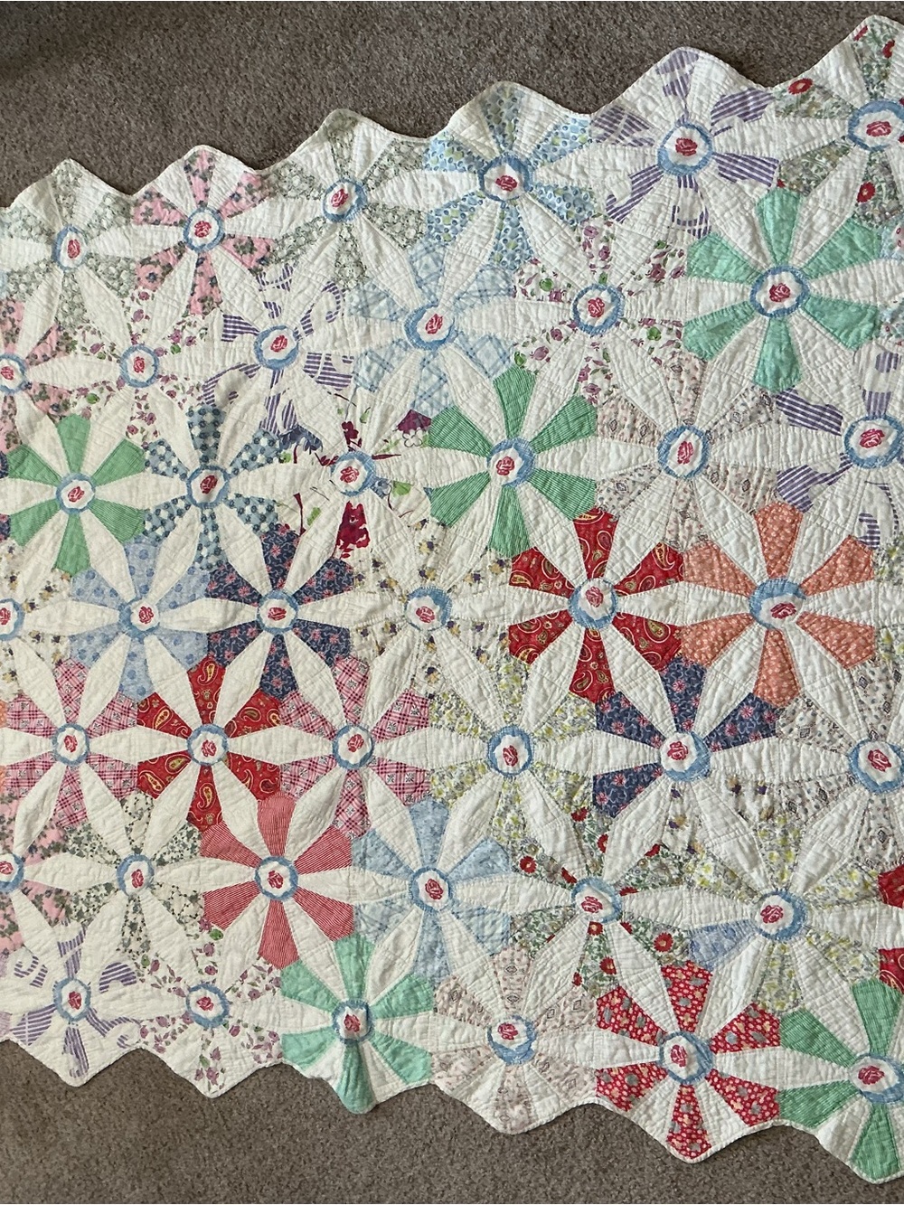 Vintage Floral Pinwheel Patchwork Quilt CottageCore 65”x86” - Picture 3 of 11